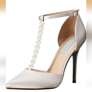 Blue By Betsey Johnson Women's Cece Satin Hearts Dress Ivory Pumps Size 7.5 M